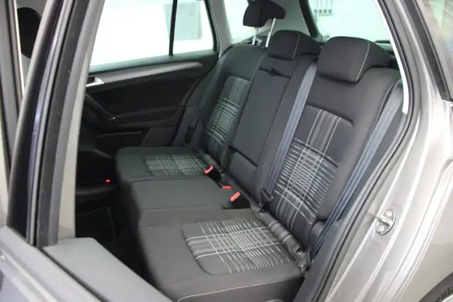 Volkswagen Golf Sportsvan view 12