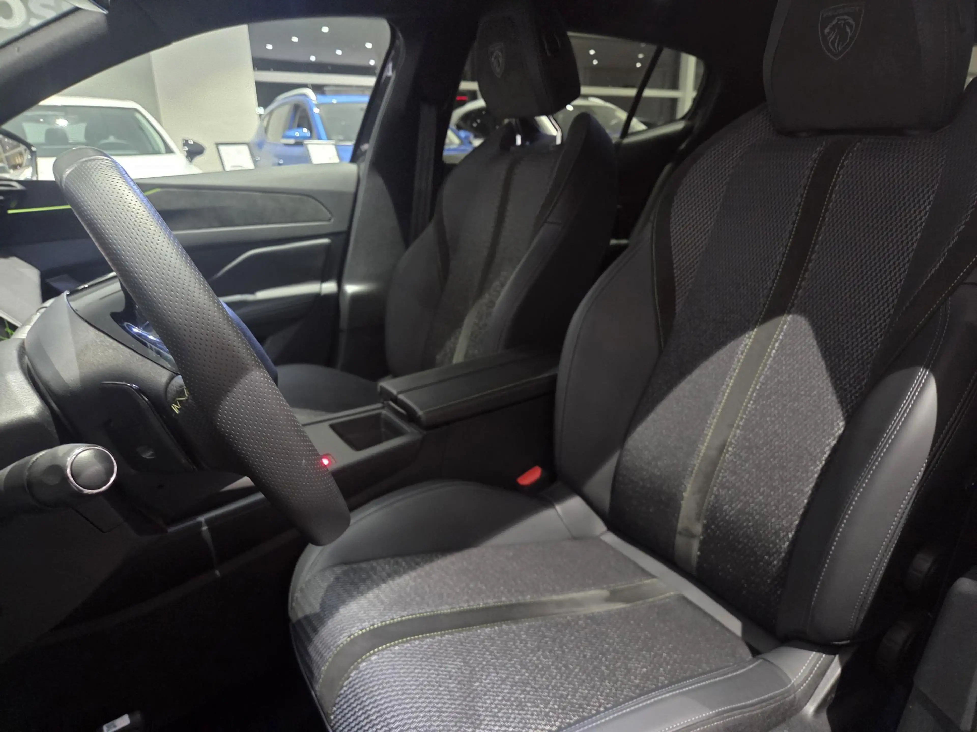 Peugeot 408 1.2 Hybrid 145 e-DCS6 GT — photo 9