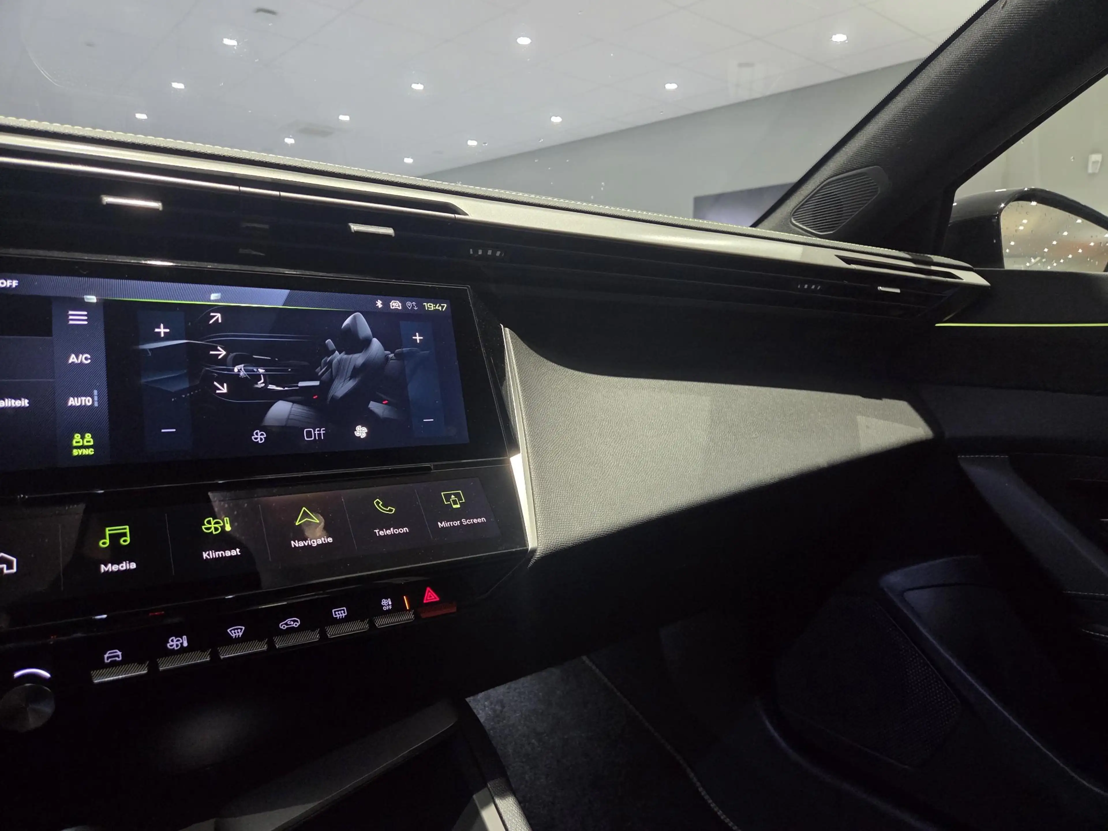 Peugeot 408 1.2 Hybrid 145 e-DCS6 GT — photo 13