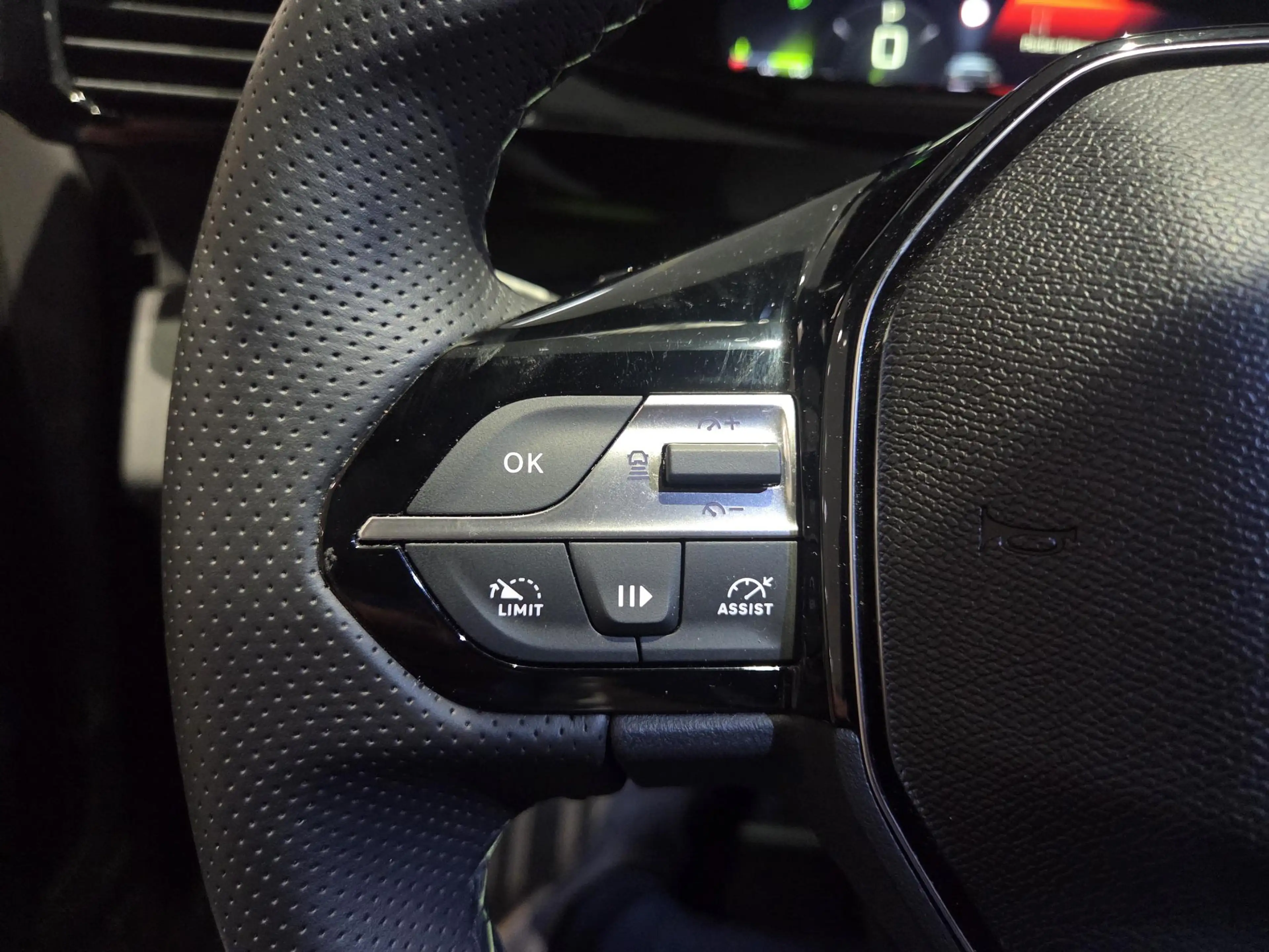 Peugeot 408 1.2 Hybrid 145 e-DCS6 GT — photo 14