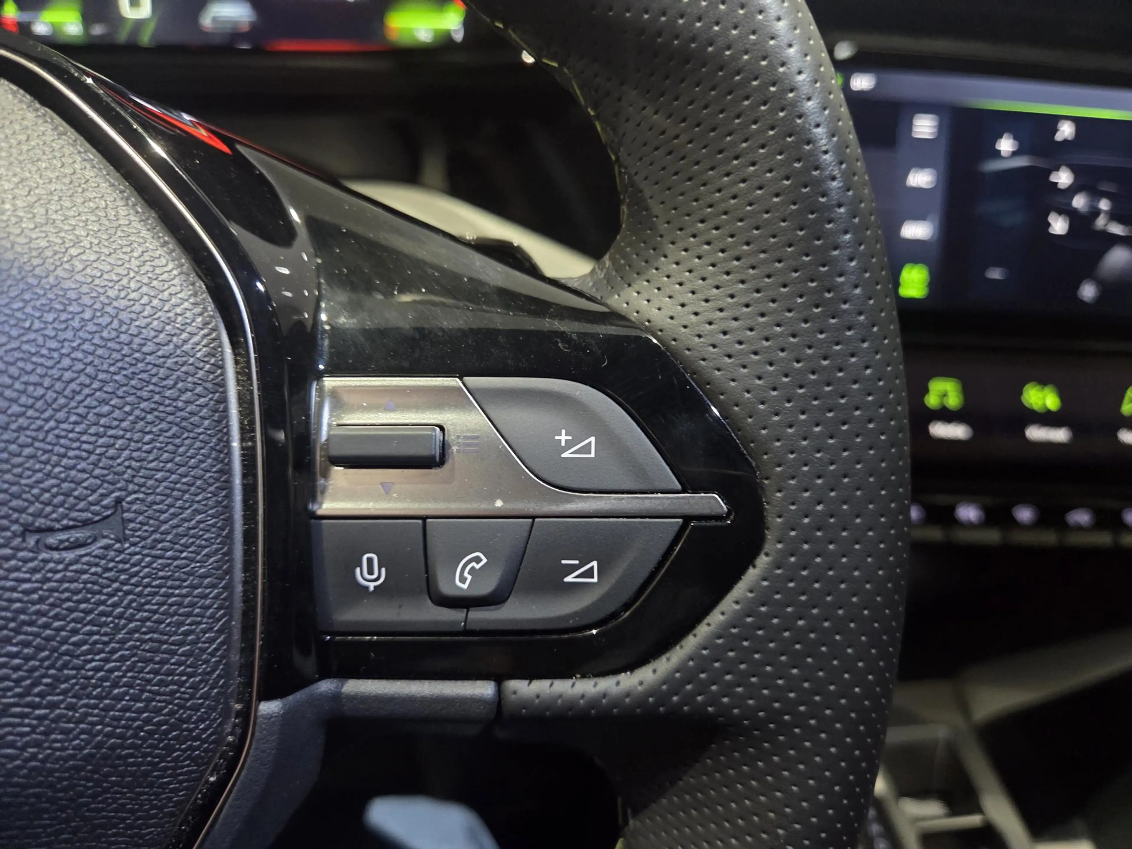 Peugeot 408 1.2 Hybrid 145 e-DCS6 GT — photo 15