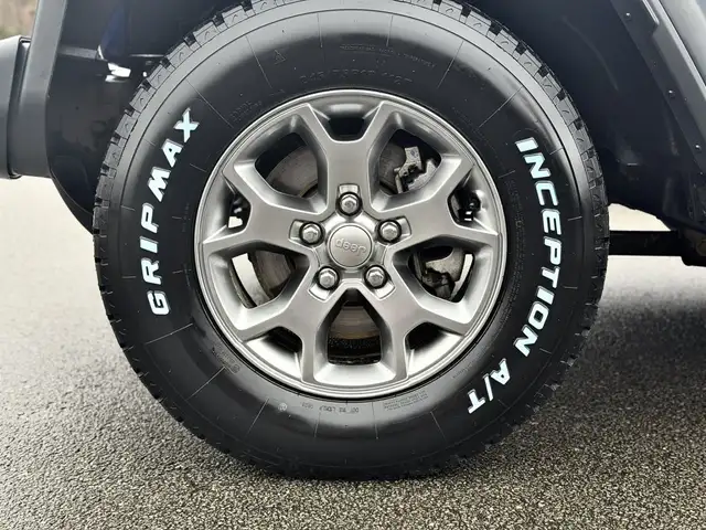 Jeep Wrangler view 4