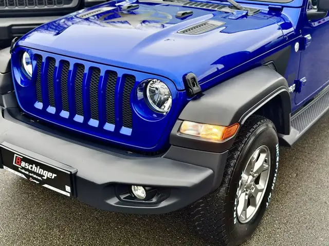 Jeep Wrangler view 3