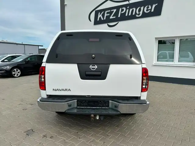 Nissan Navara view 3