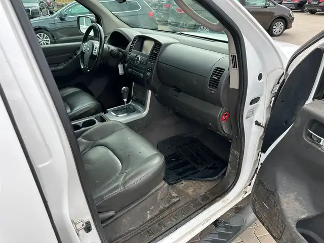 Nissan Navara view 11