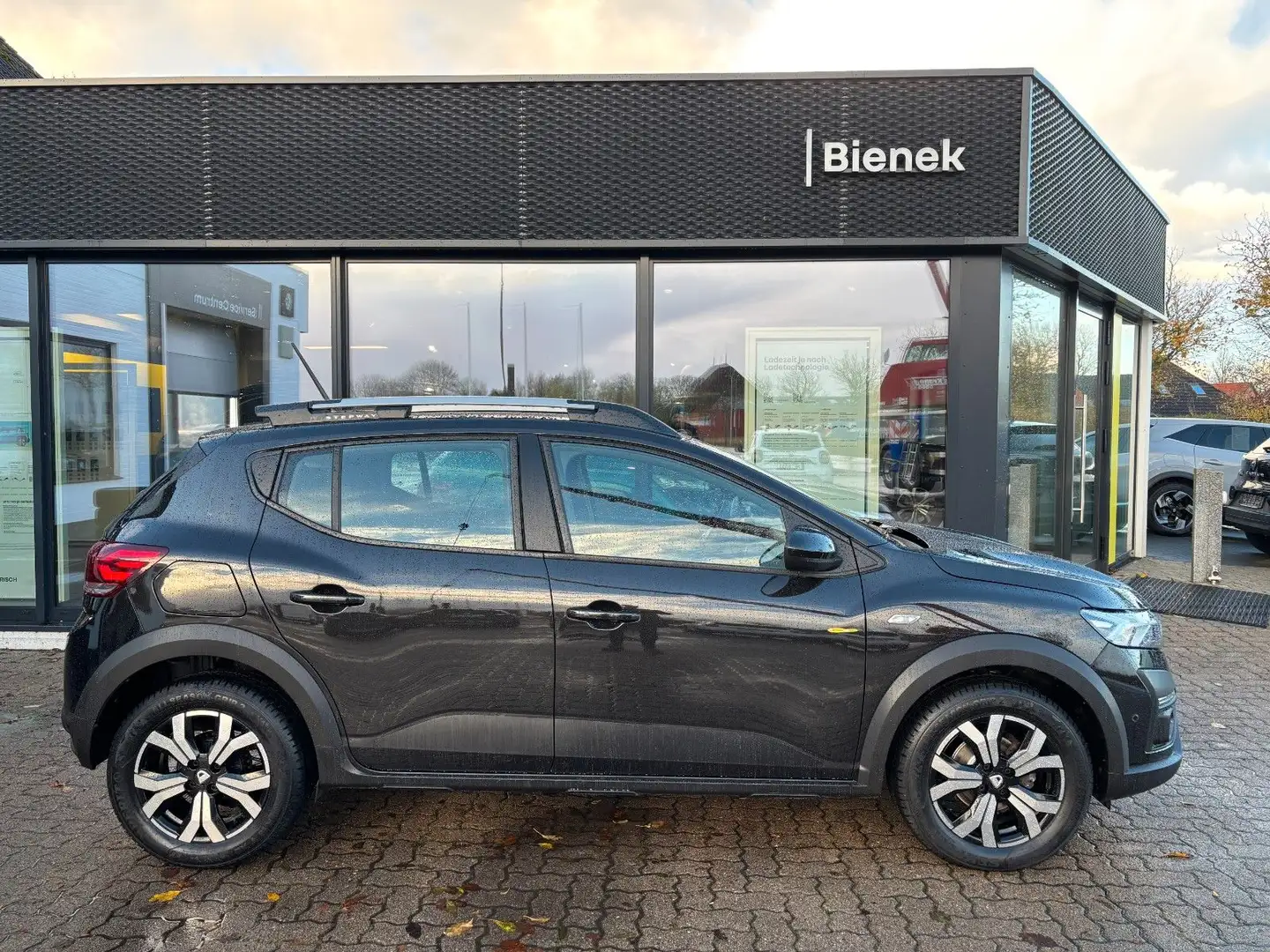 Dacia Sandero Stepway Comfort TCe 90 Schwarz - 1