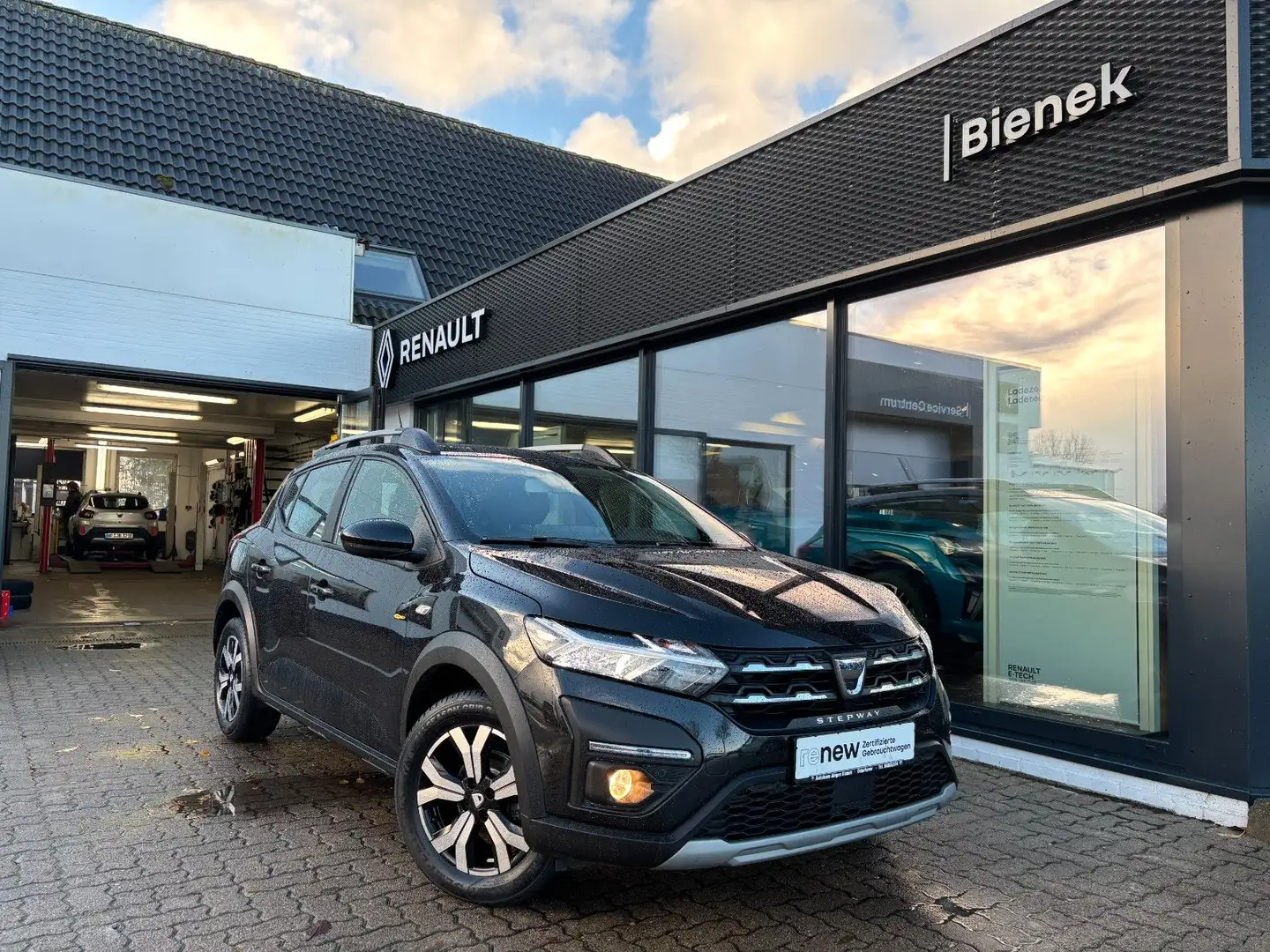 Dacia Sandero Stepway Comfort TCe 90 Schwarz - 2