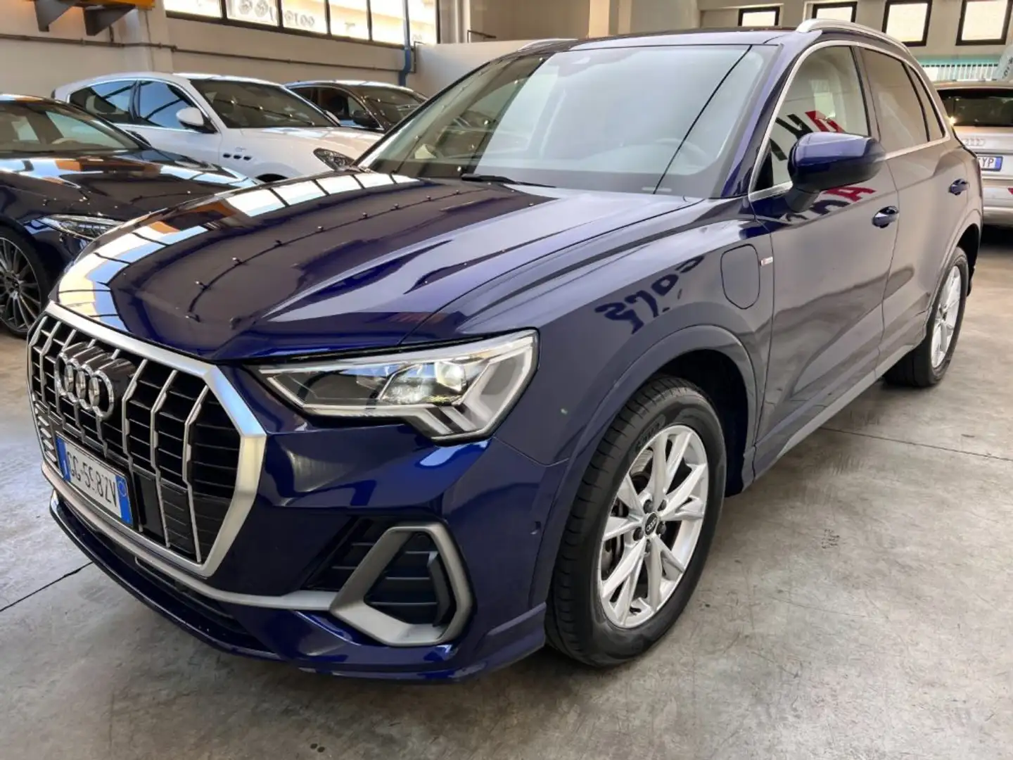 Audi Q3 45 TFSI e S tronic S line edition Blu/Azzurro - 2