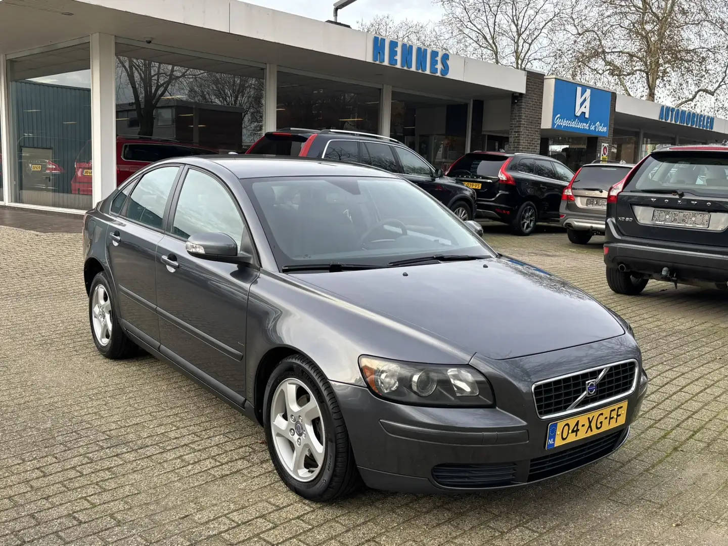 Volvo S40 2.0 Edition I Dealer onderhouden 2e eigenaar Grijs - 1