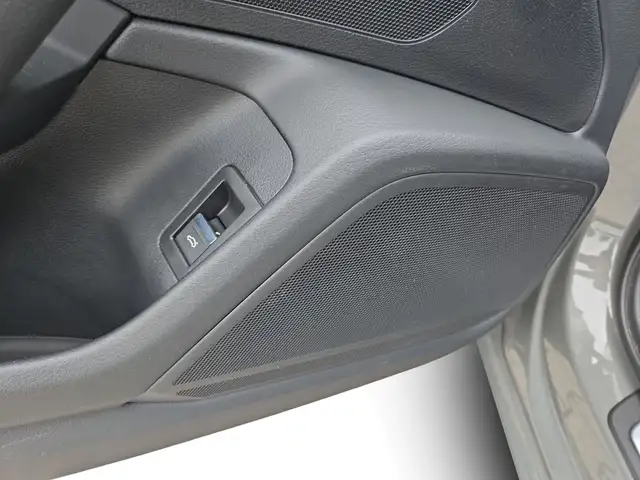 Audi A6 view 11
