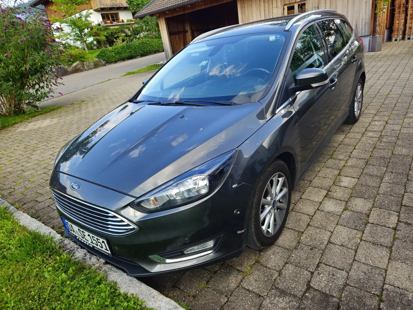 Ford Focus Turnier 1.0 EcoBoost Start-Stopp-System Titanium - 1