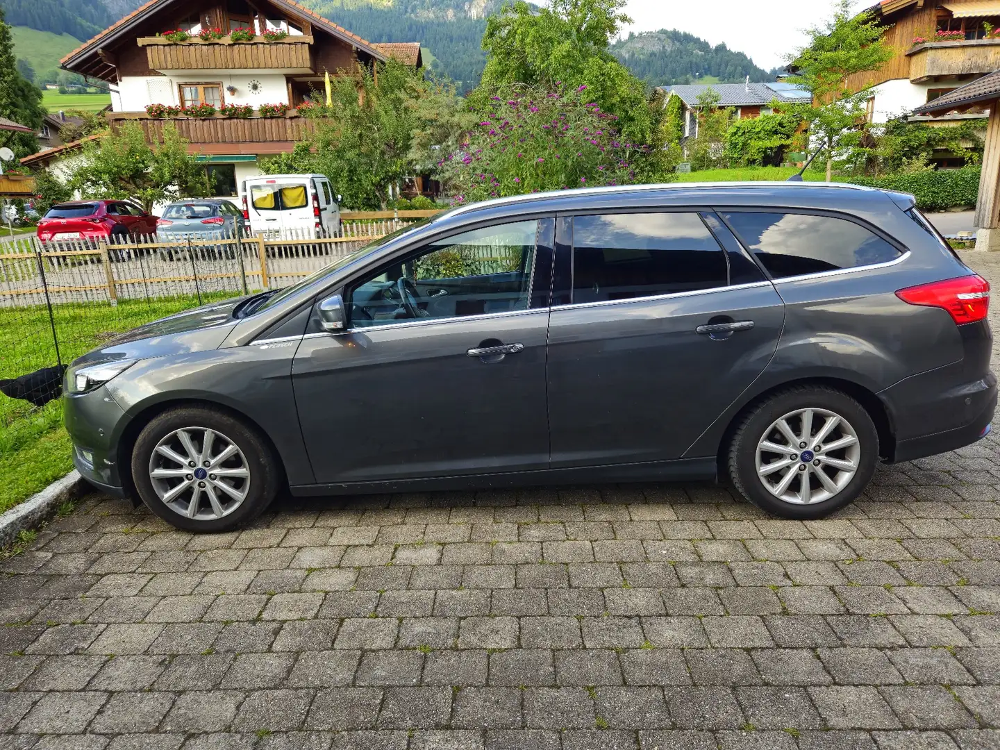Ford Focus Turnier 1.0 EcoBoost Start-Stopp-System Titanium - 2