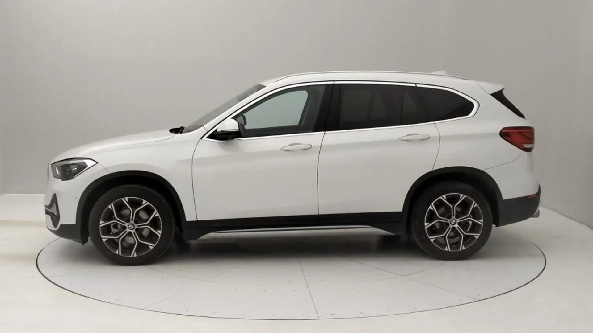 BMW X1 sdrive18d xLine auto Bianco - 2