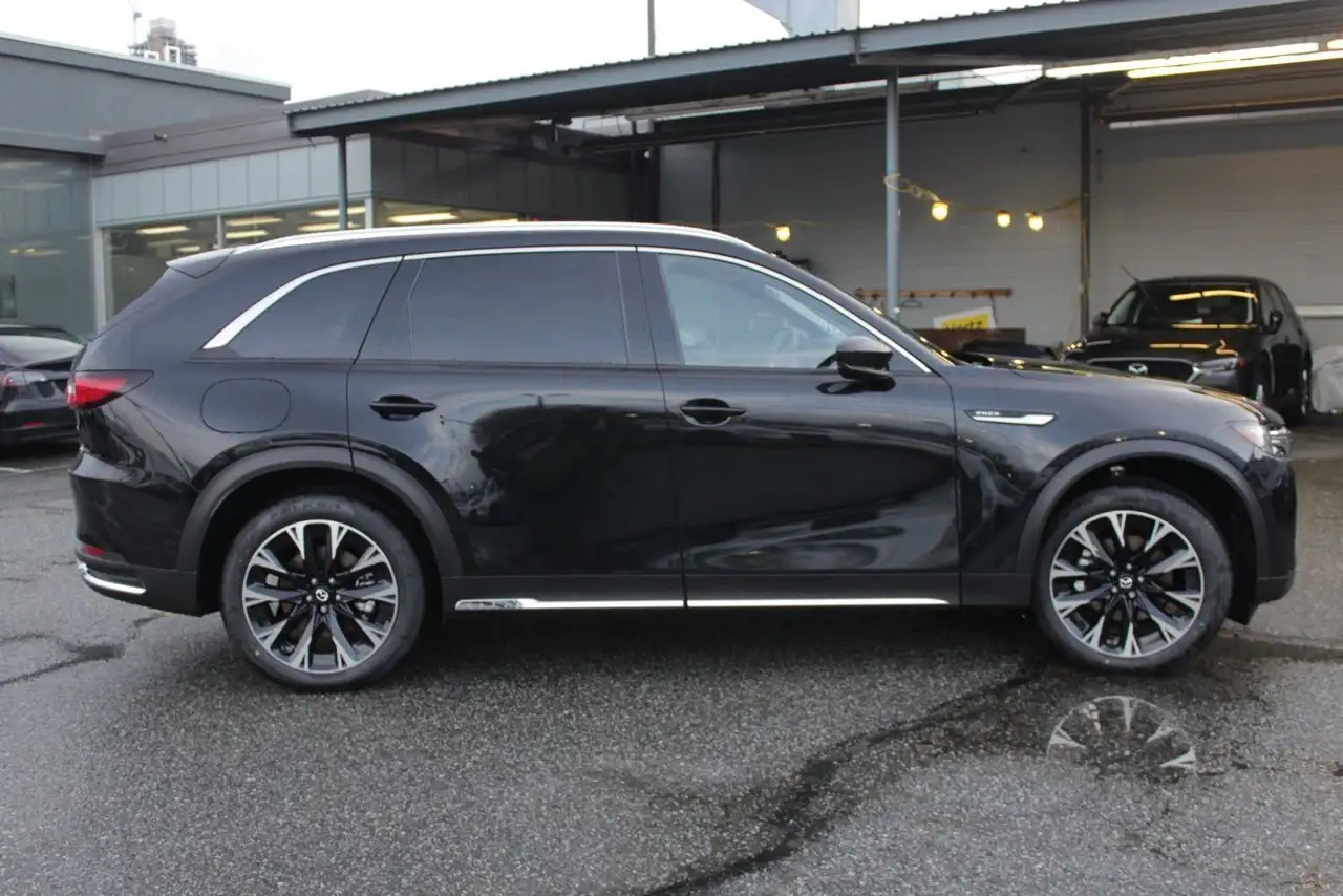 Mazda CX-90 PHEV снимка Mazda CX-90 PHEV
