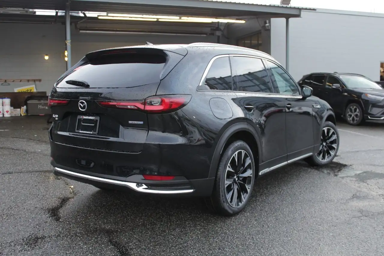 Mazda CX-90 PHEV снимка Mazda CX-90 PHEV