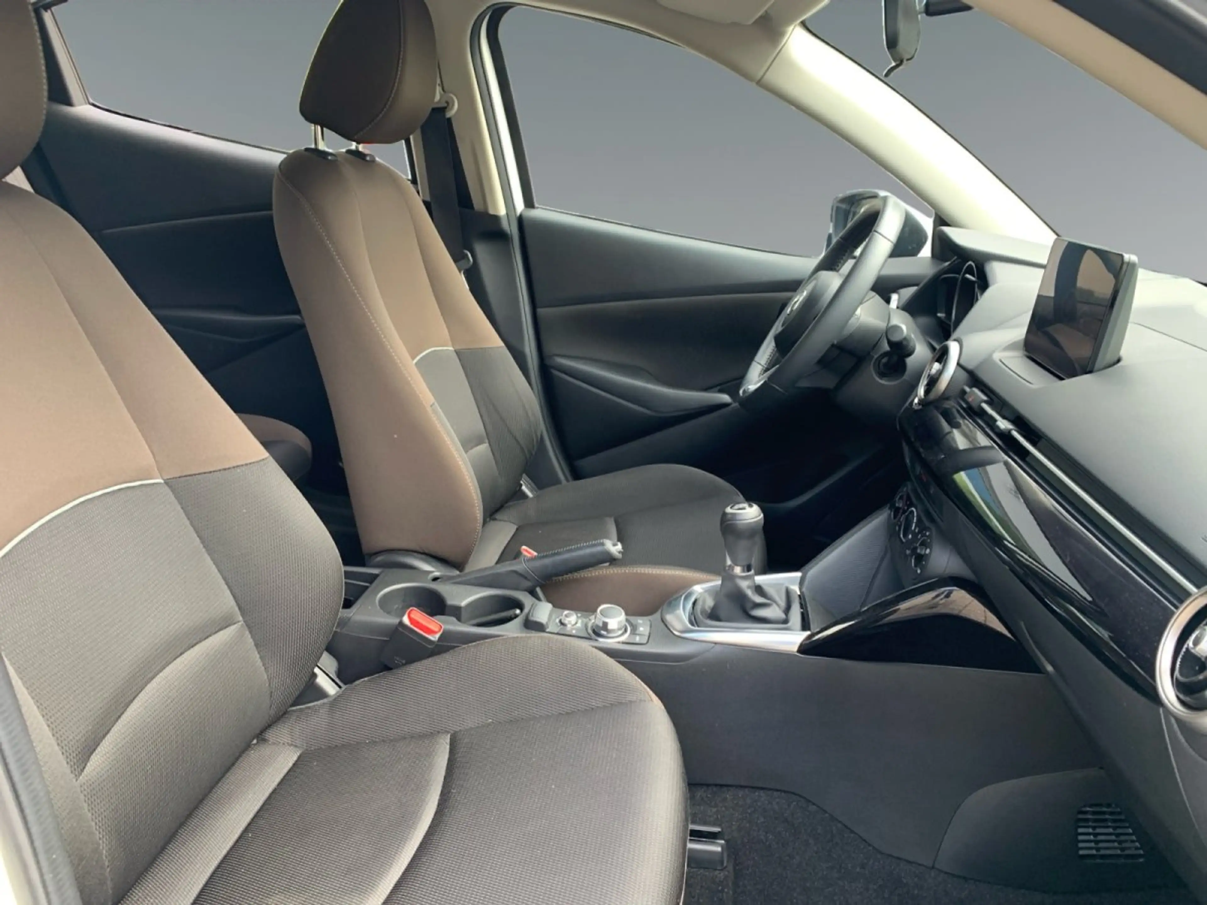 Mazda 2 1.5 SKYACTIV-G 90 M-Hybrid EU6d Center-Line KLIMA — photo 15