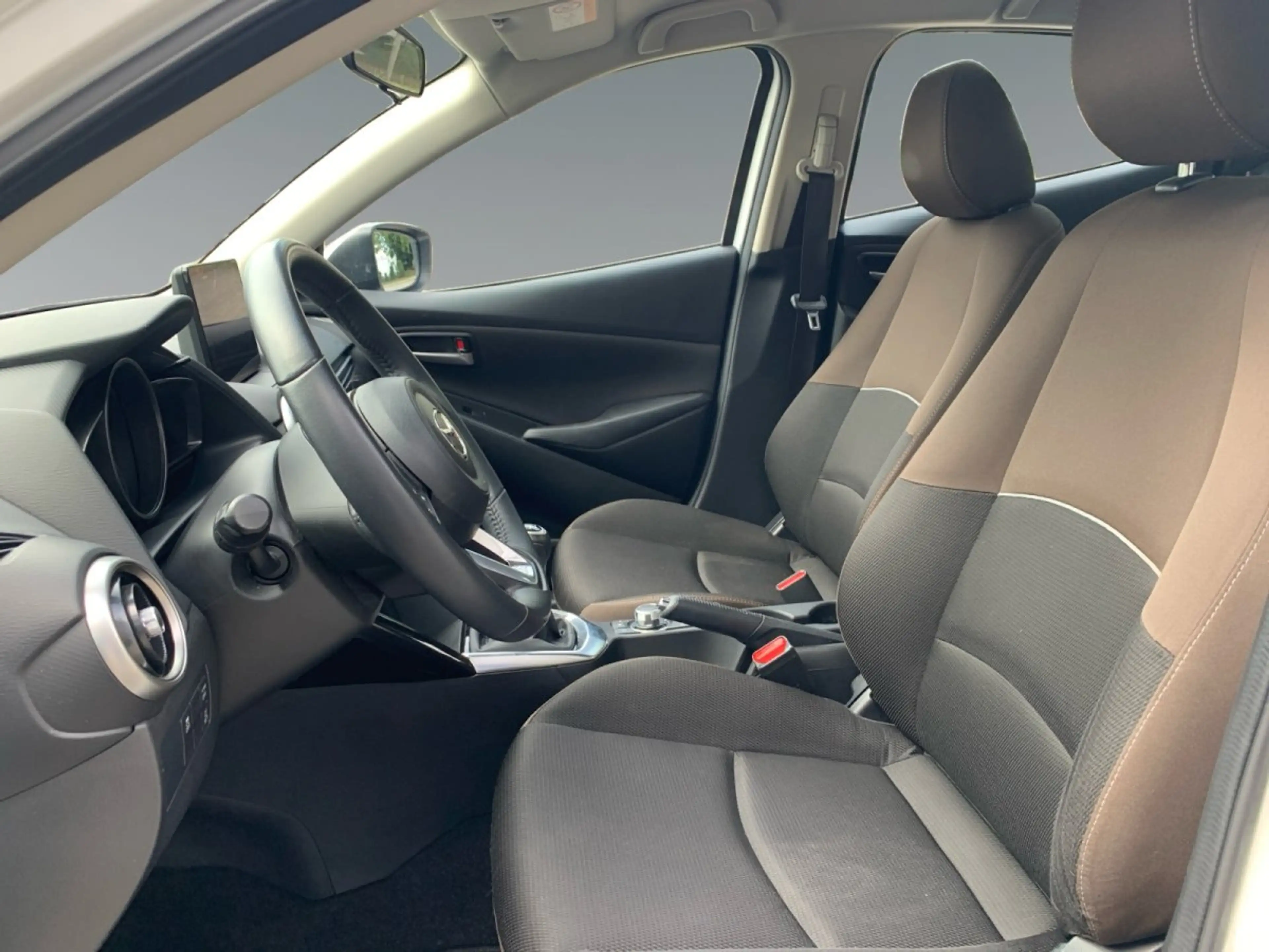 Mazda 2 1.5 SKYACTIV-G 90 M-Hybrid EU6d Center-Line KLIMA — photo 9
