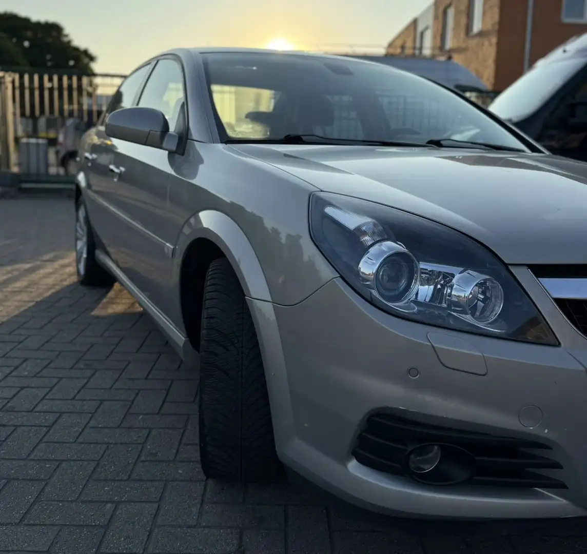 Opel Vectra 1.9 CDTI DPF Edition Plus - 2