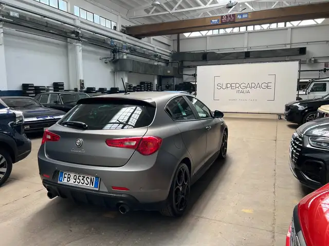 Alfa Romeo Giulietta view 4