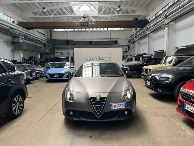 Alfa Romeo Giulietta view 3