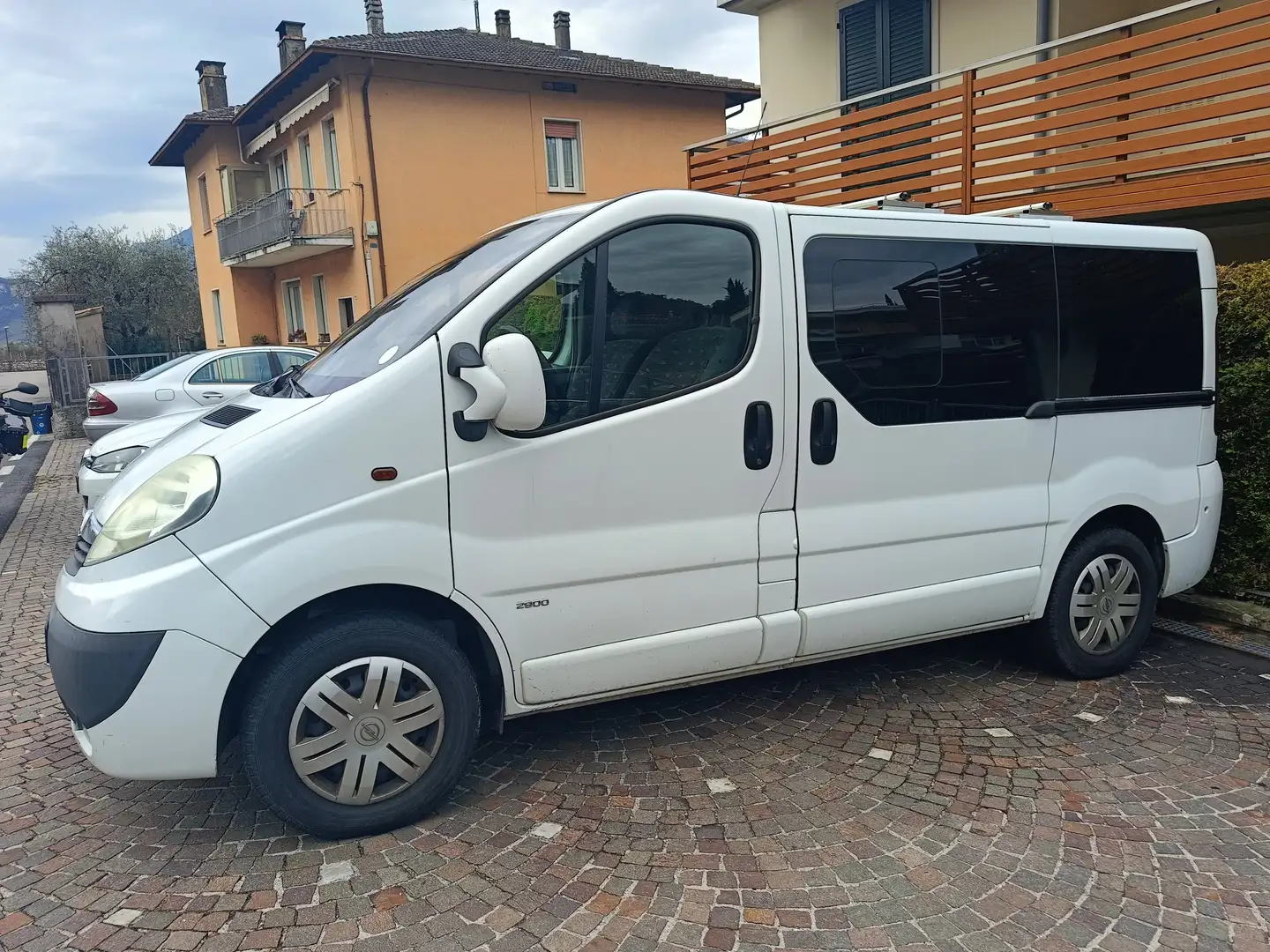 Opel Vivaro 2.0 8 posti Bianco - 1