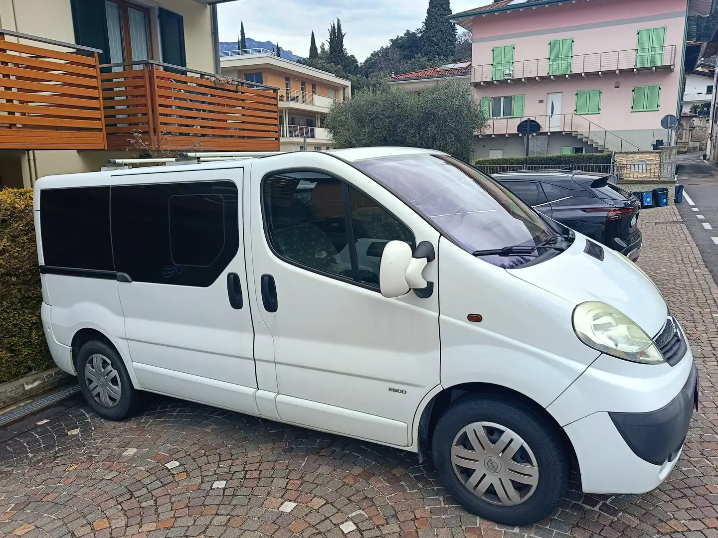 Opel Vivaro 2.0 8 posti Bianco - 2
