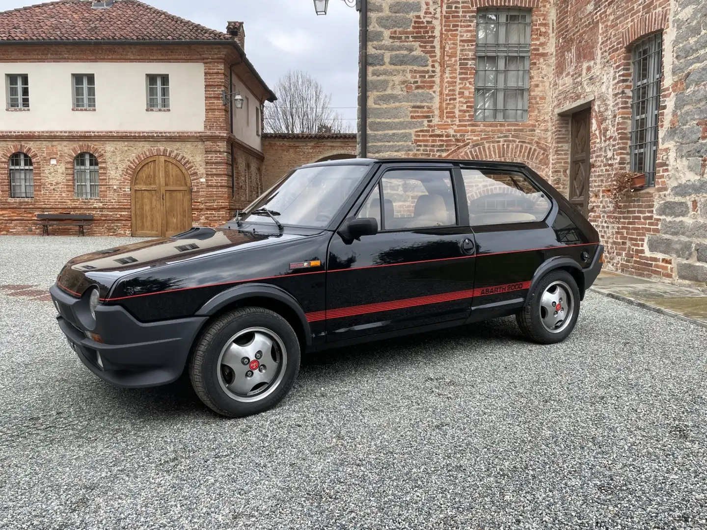 Fiat Ritmo 3p 2.0 TC Abarth 125cv Чорний - 1