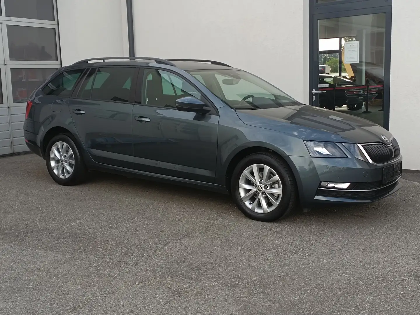 Skoda Octavia Combi 1,6TDIStyle DSG,ACC,WSS+Sitzheizung,APP,NAVI Grau - 1