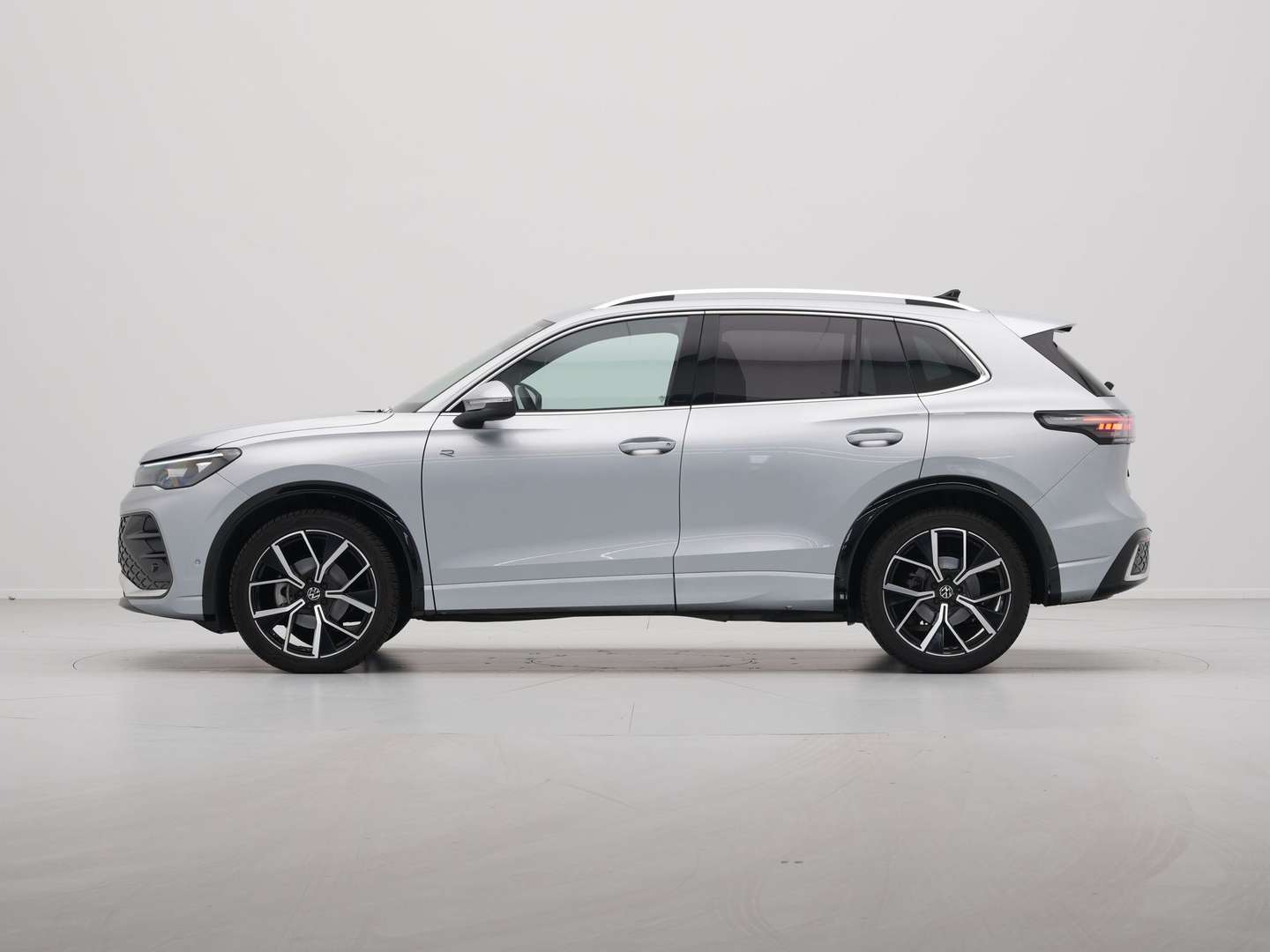 Volkswagen TIGUAN R-Line -  - Joinsteer - #2