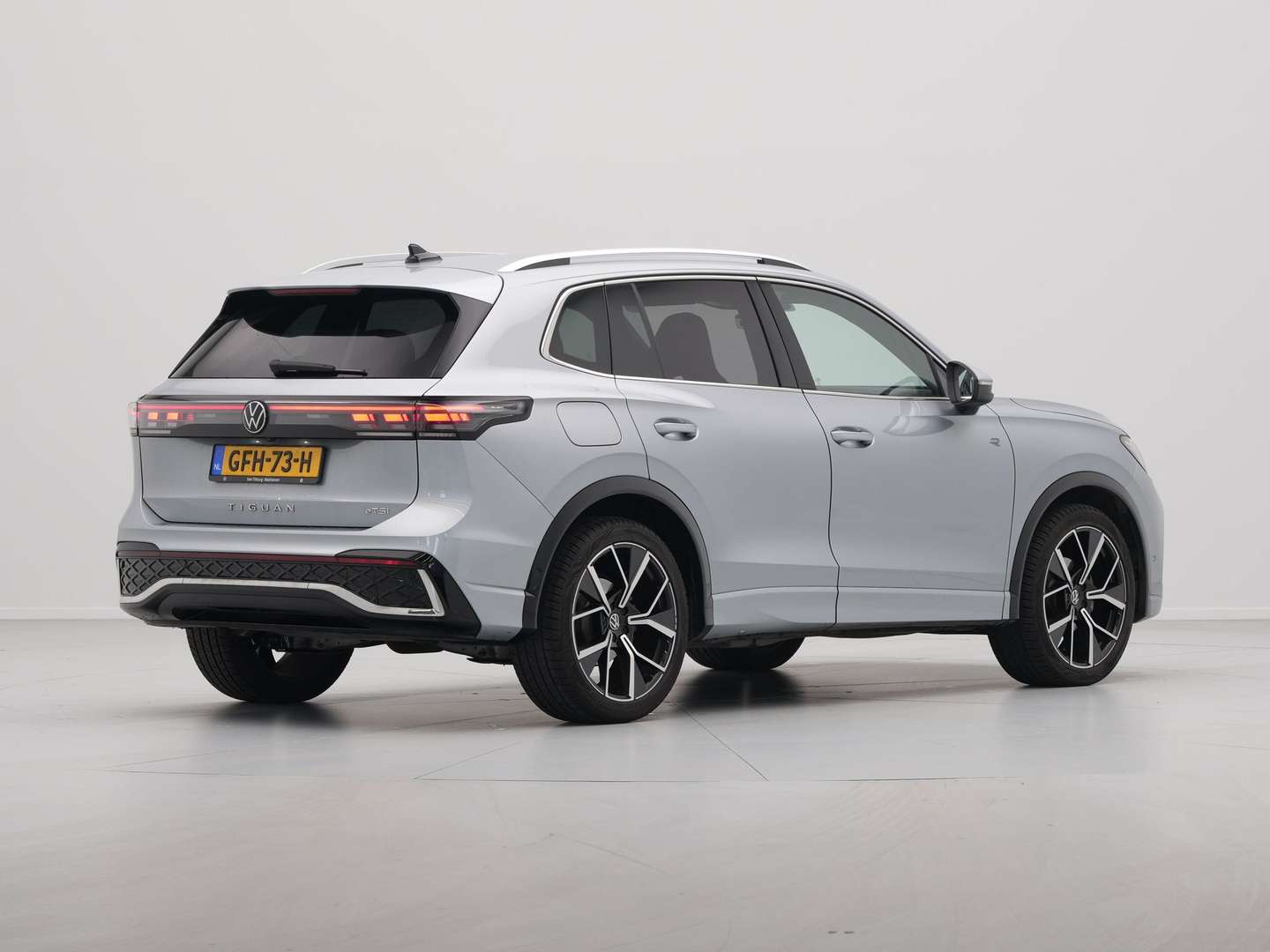 Volkswagen TIGUAN R-Line -  - Joinsteer - #4