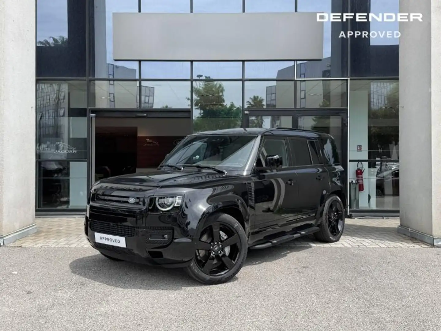 Land Rover Defender 110 2.0 P300e X-Dynamic HSE Zwart - 1