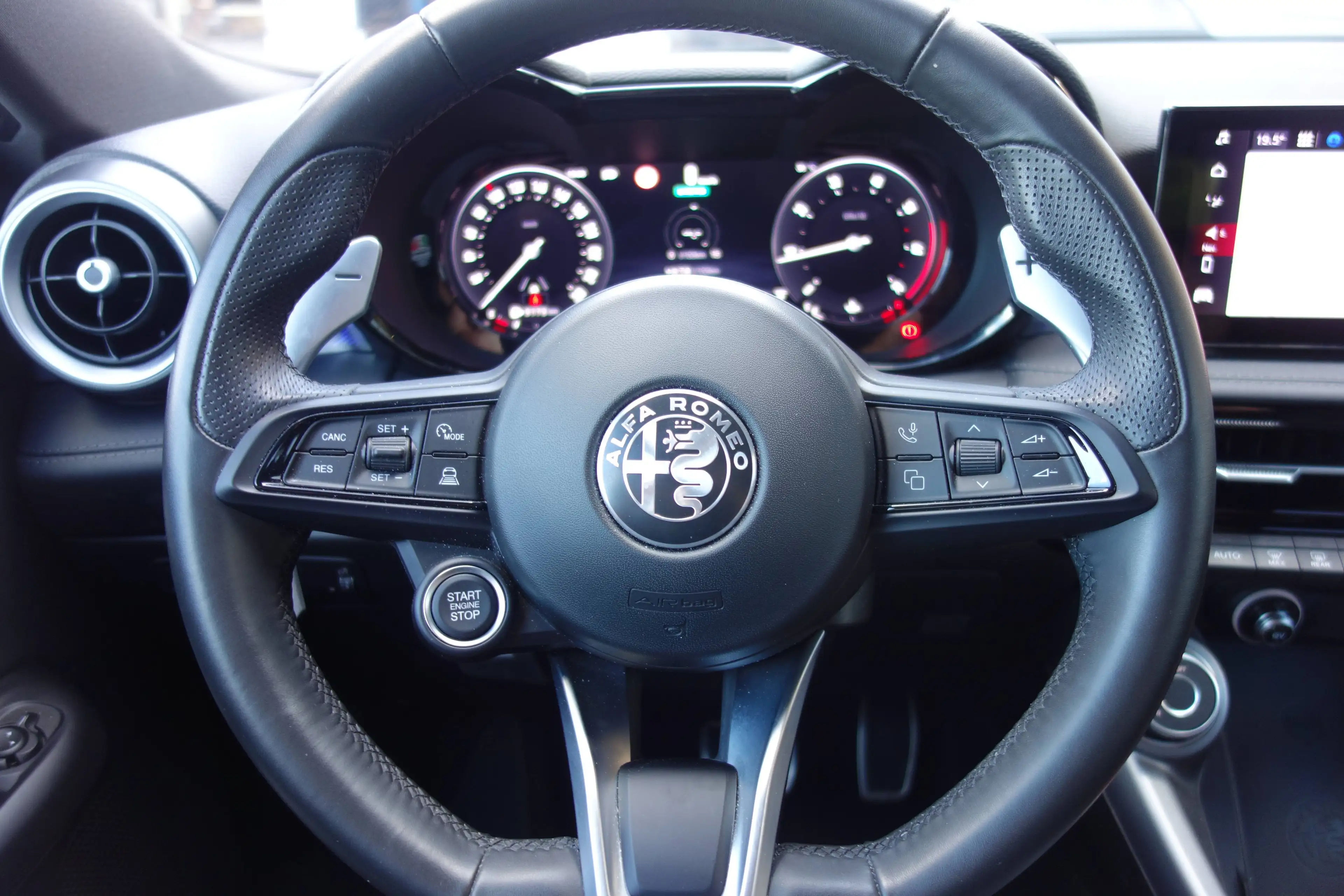 Alfa Romeo Tonale Edizione Speciale *20 Zoll/RFK/PDC/Herstellergarantie bis 08.2027* — photo 14