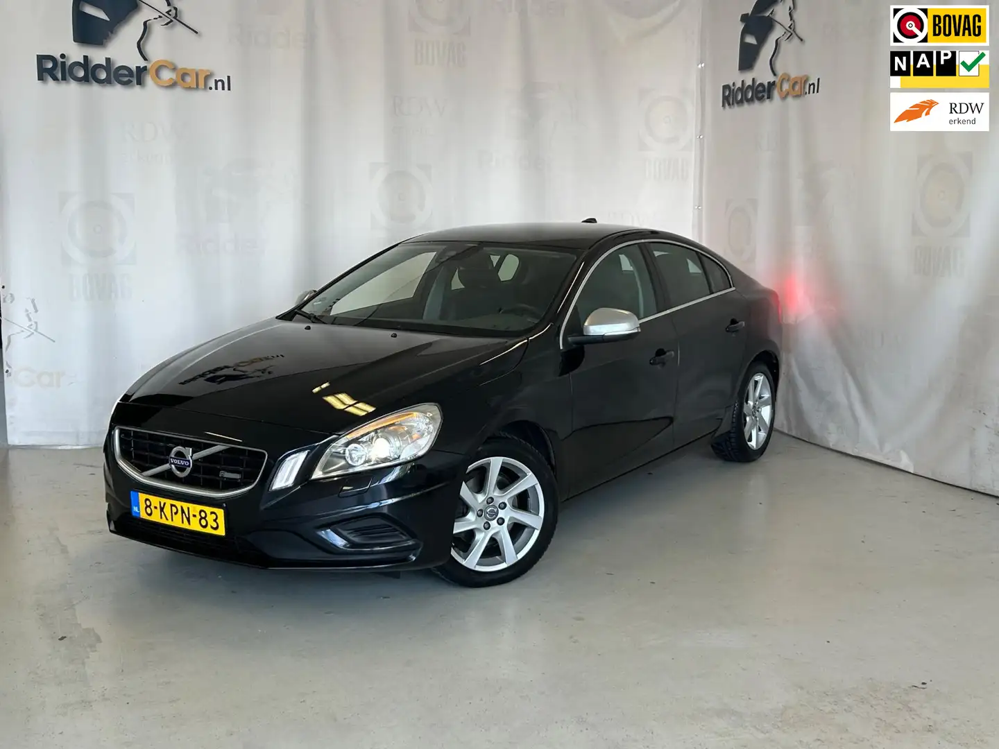 Volvo S60 1.6 D2 R-Design|2E EIG|NAP|STOELVERW|CRUISE|AIRCO| Zwart - 1