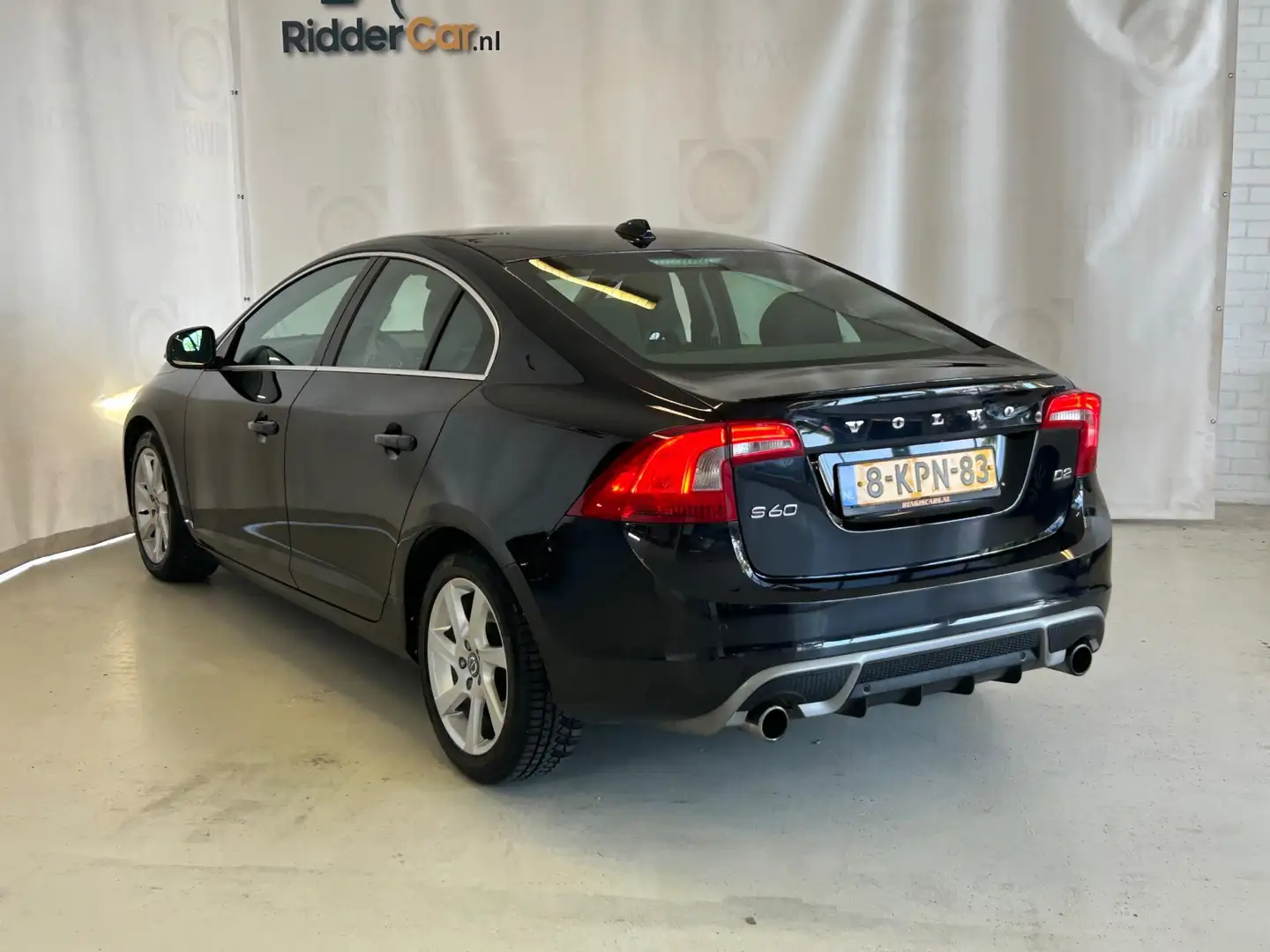 Volvo S60 1.6 D2 R-Design|2E EIG|NAP|STOELVERW|CRUISE|AIRCO| Zwart - 2
