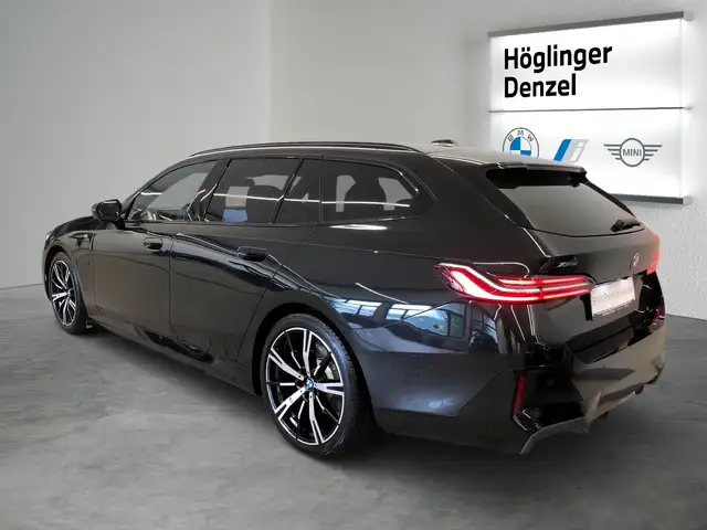 BMW 5 Series view 10