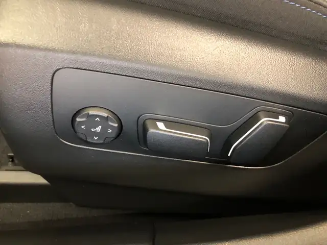 BMW 5 Series view 6