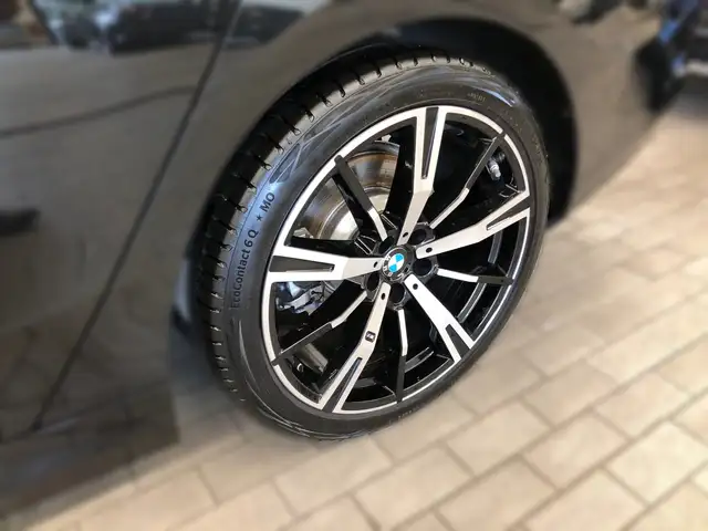 BMW 5 Series view 3