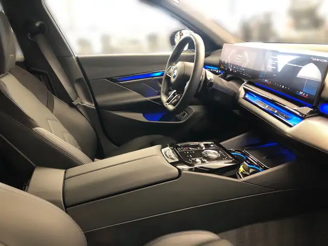 BMW 5 Series view 12