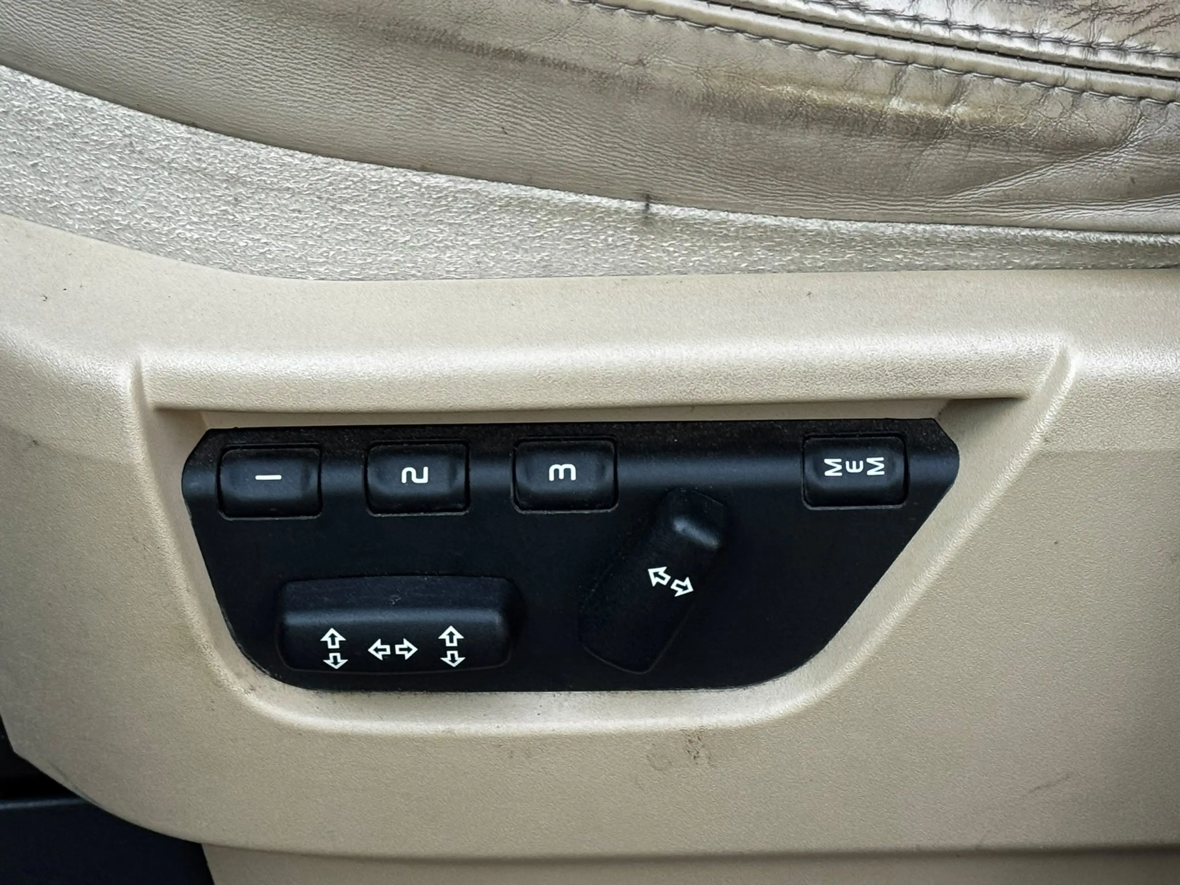 Land Rover Discovery 2.7 TdV6 HSE Premium Pack — photo 17