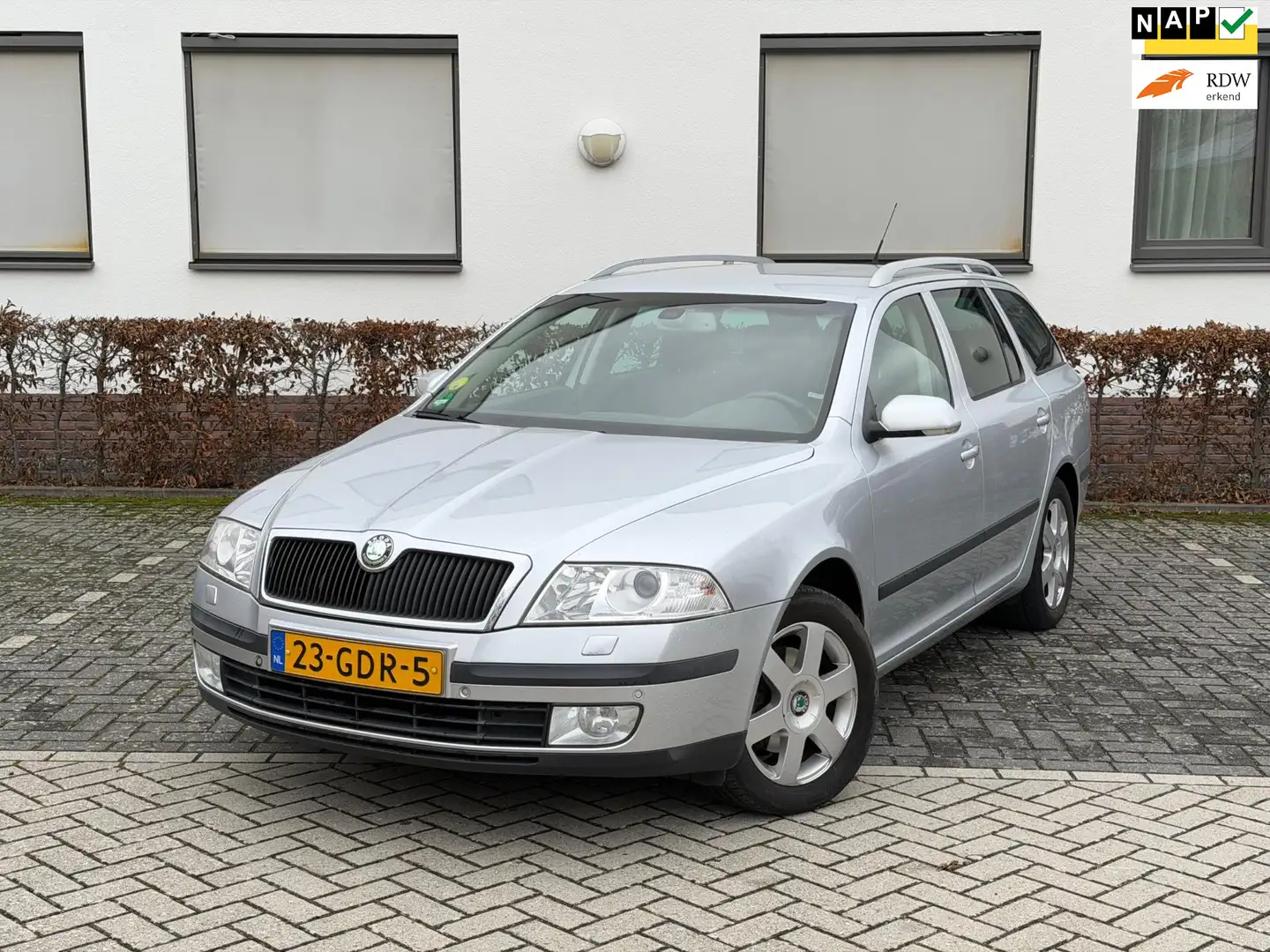 Skoda Octavia Combi 1.8 TSI Elegance Attractive Business NAP APK Gris - 1