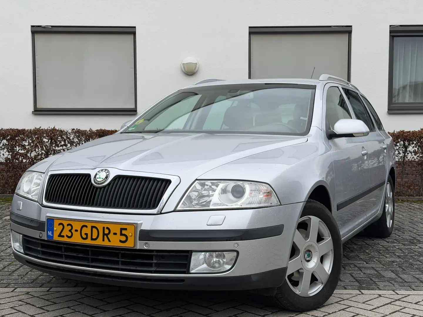 Skoda Octavia Combi 1.8 TSI Elegance Attractive Business NAP APK Gris - 2