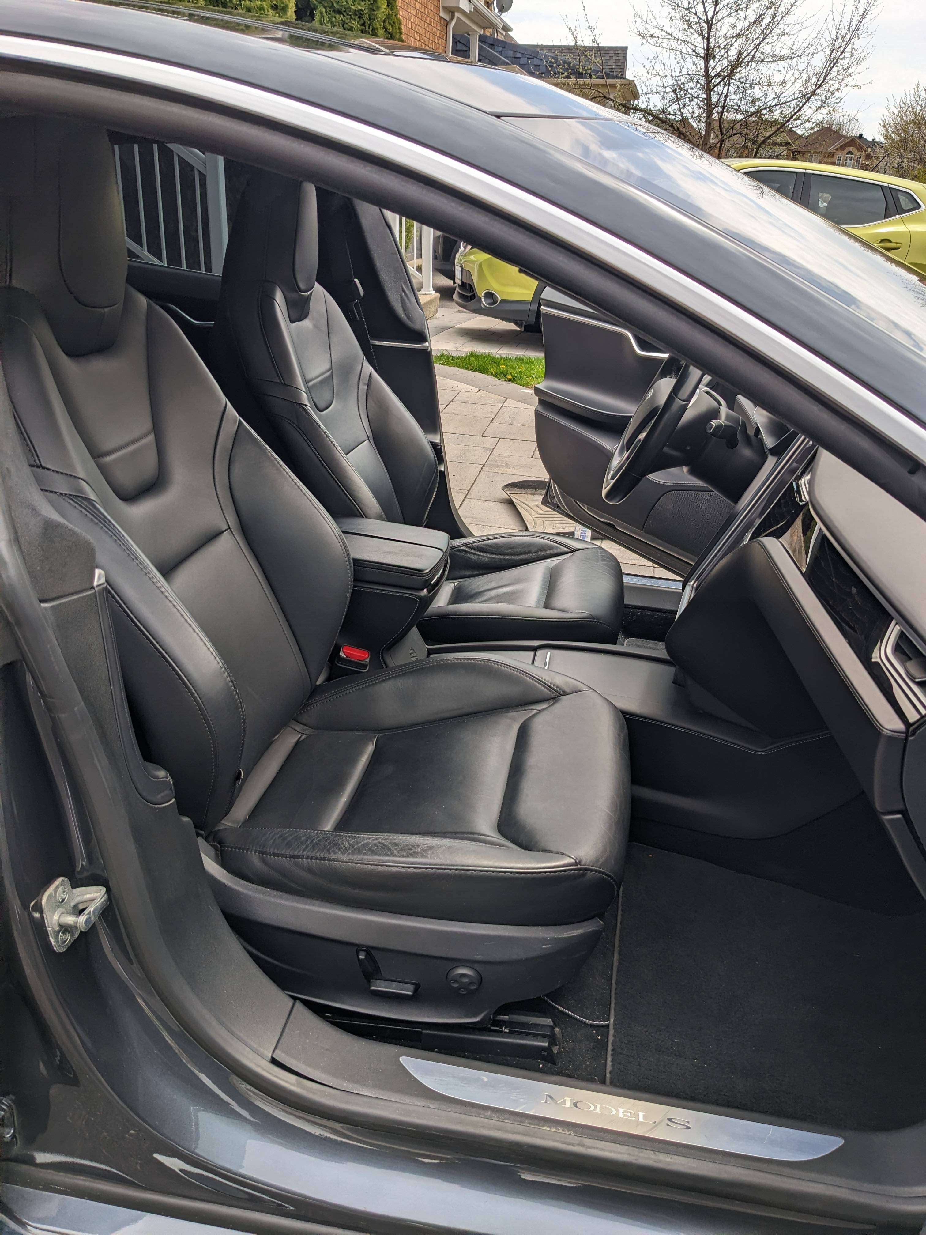 2016 Tesla Model S 90D thumb 9