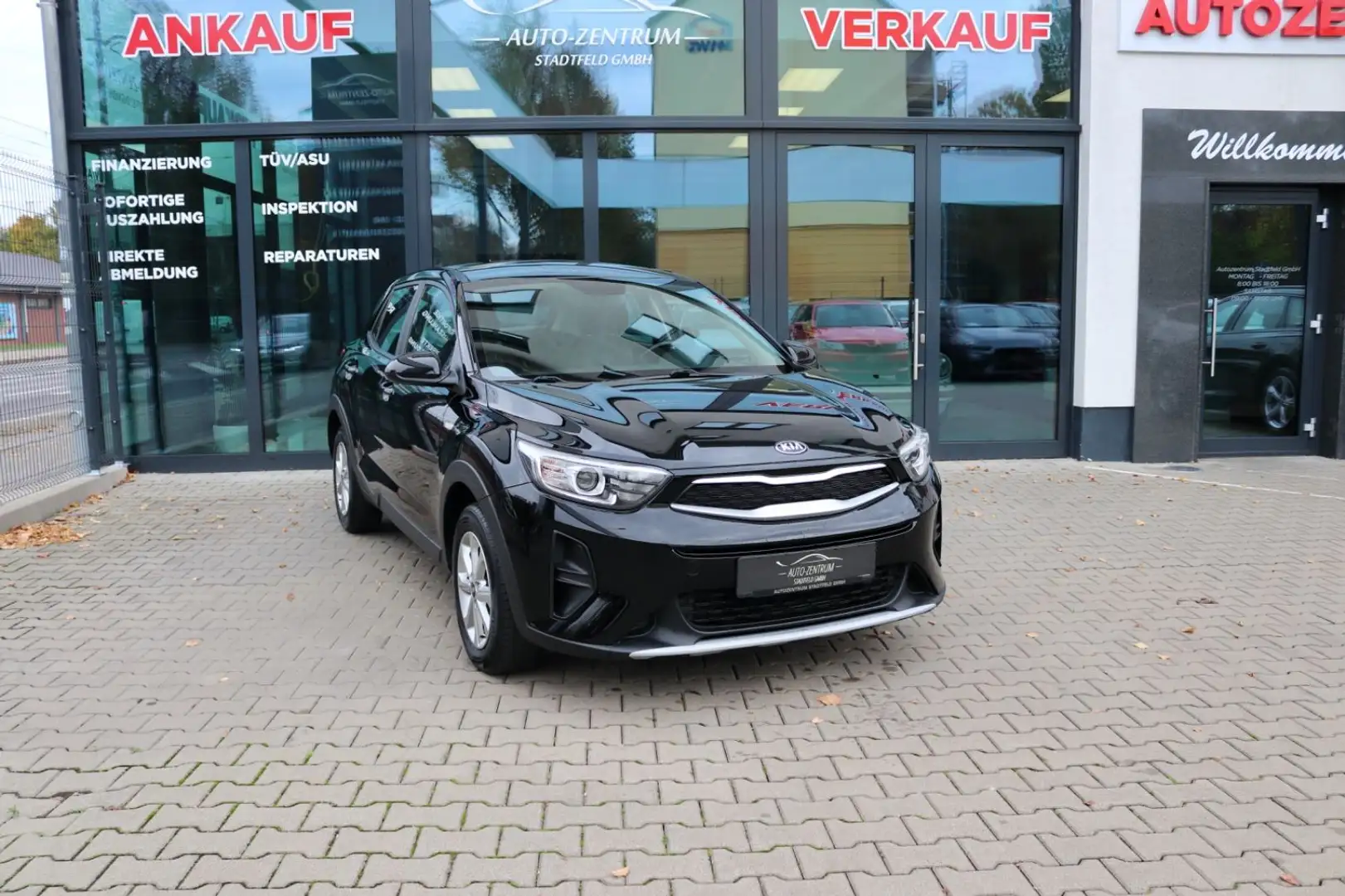 Kia Stonic Edition 7 CarPlay Klima SHZ 8-fach Schwarz - 1