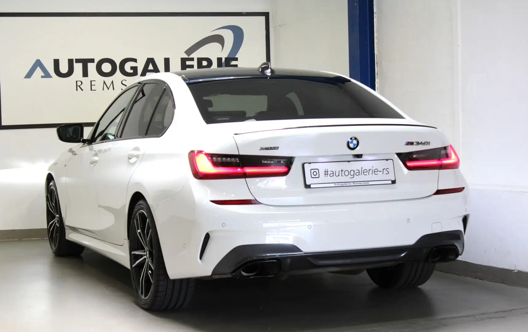 BMW 340 xDrive*DEUTSCH*U.FREI*360°*ACC*H&K*SHADOW* Белый - 1