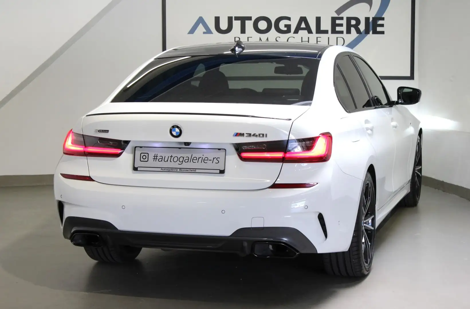 BMW 340 xDrive*DEUTSCH*U.FREI*360°*ACC*H&K*SHADOW* Белый - 2