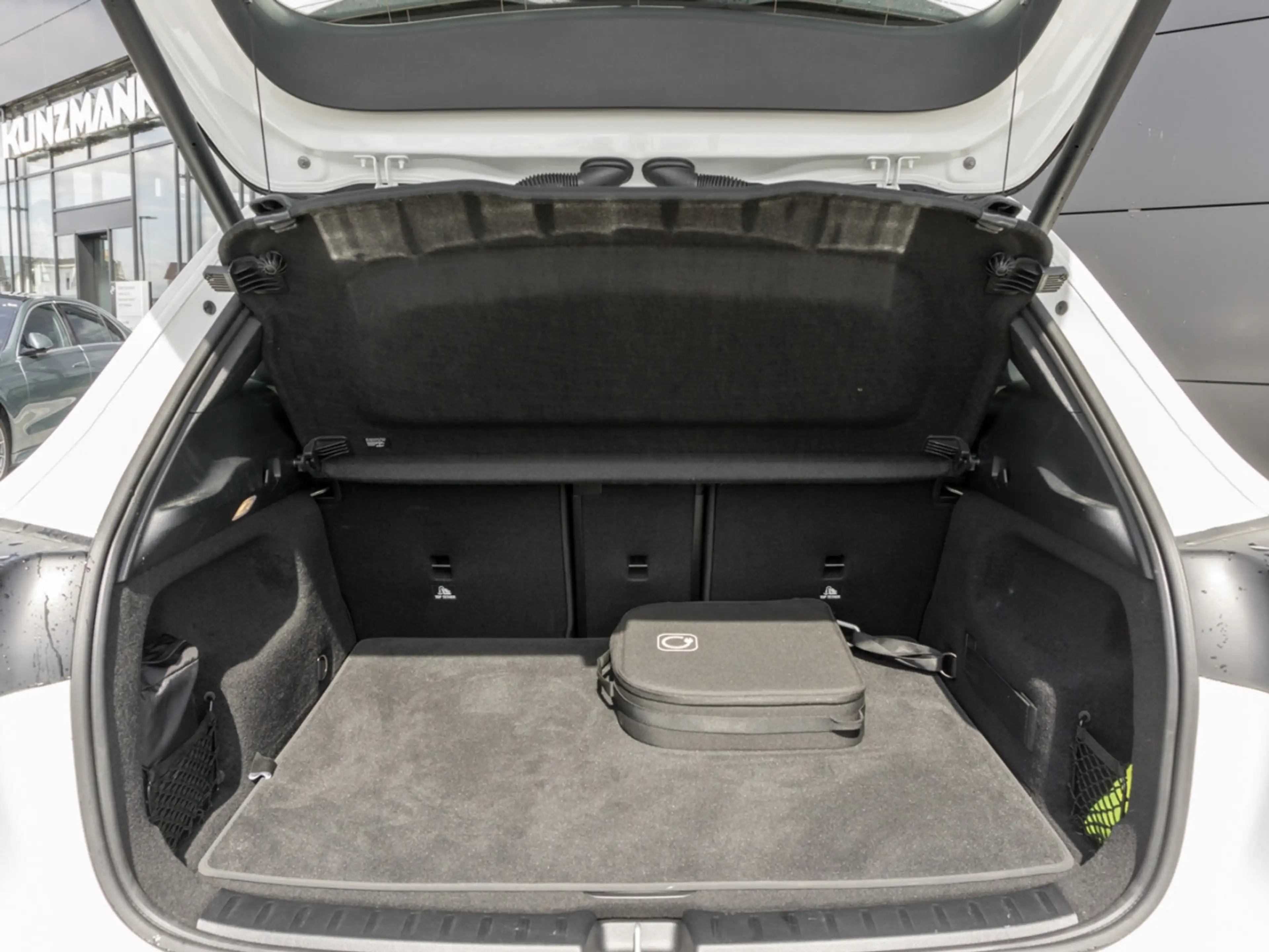 Mercedes-Benz EQA 300 4M Progressive EasyPack Navi Kamera SHZ — photo 6