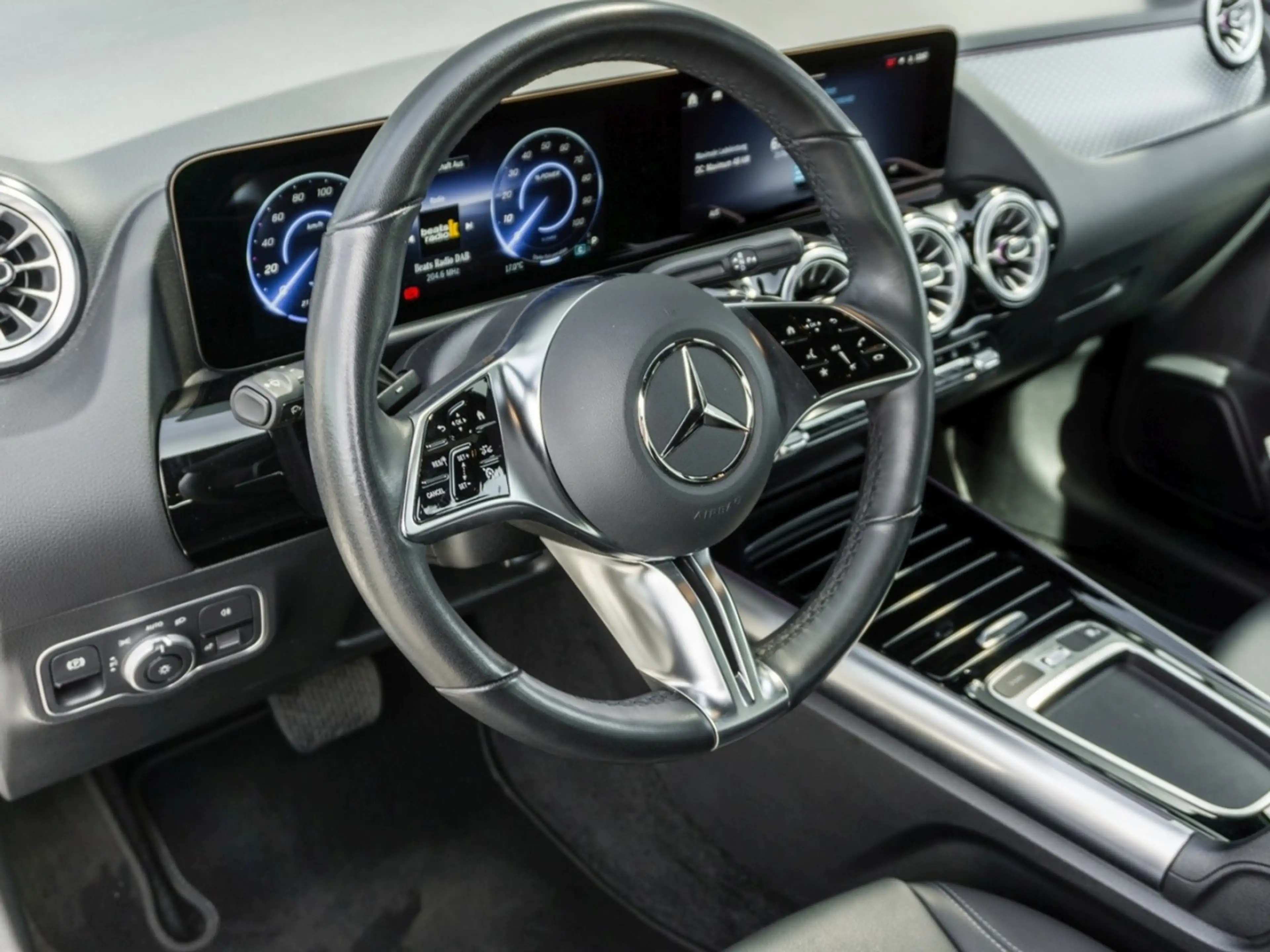 Mercedes-Benz EQA 300 4M Progressive EasyPack Navi Kamera SHZ — photo 8