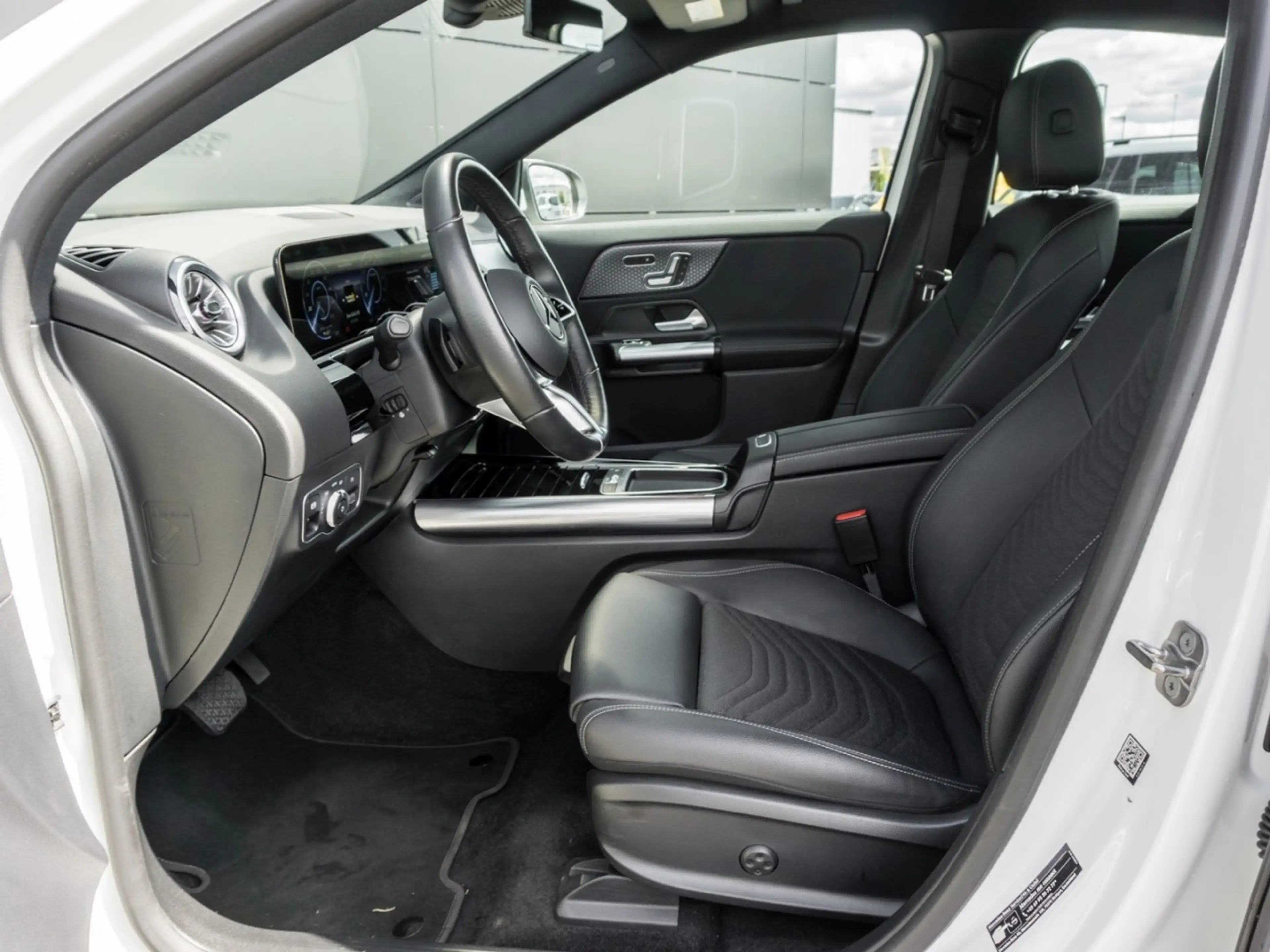 Mercedes-Benz EQA 300 4M Progressive EasyPack Navi Kamera SHZ — photo 7
