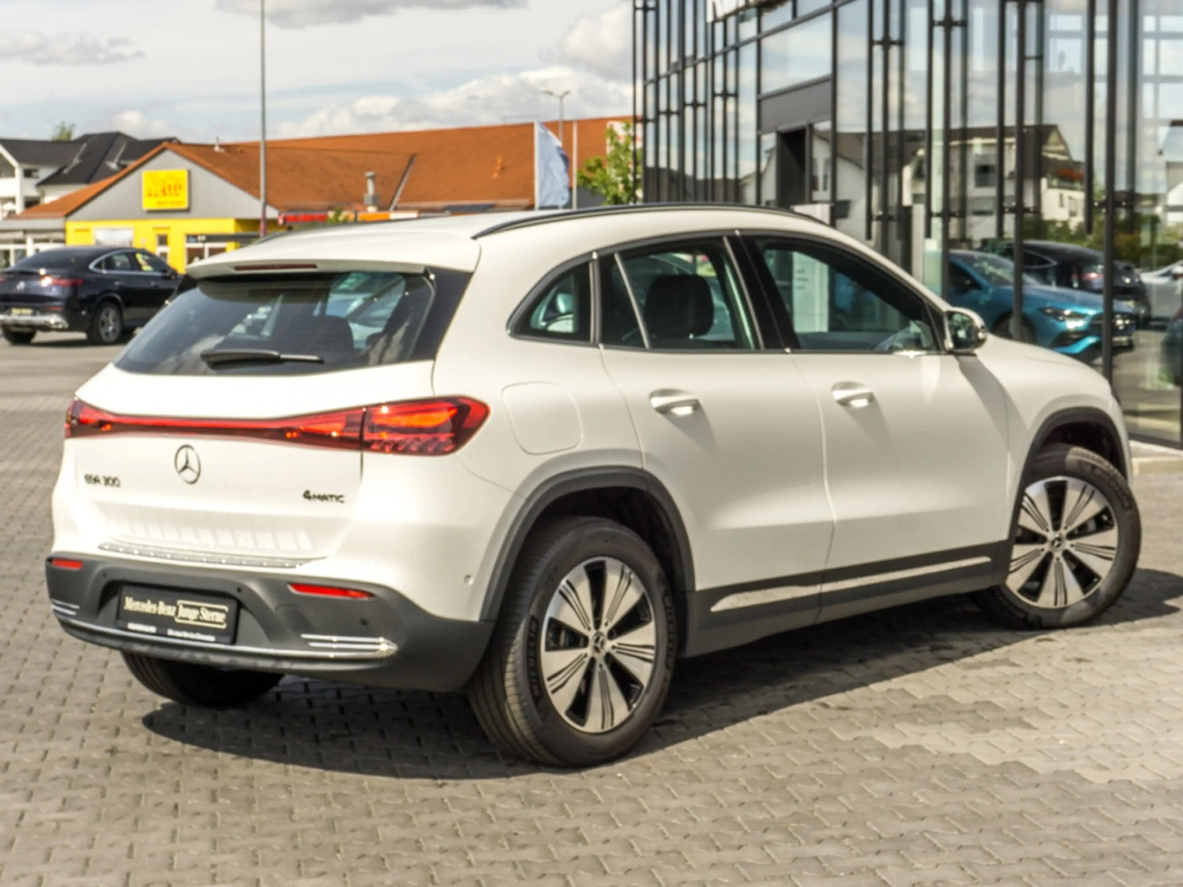 Mercedes-Benz EQA 300 4M Progressive EasyPack Navi Kamera SHZ — photo 3
