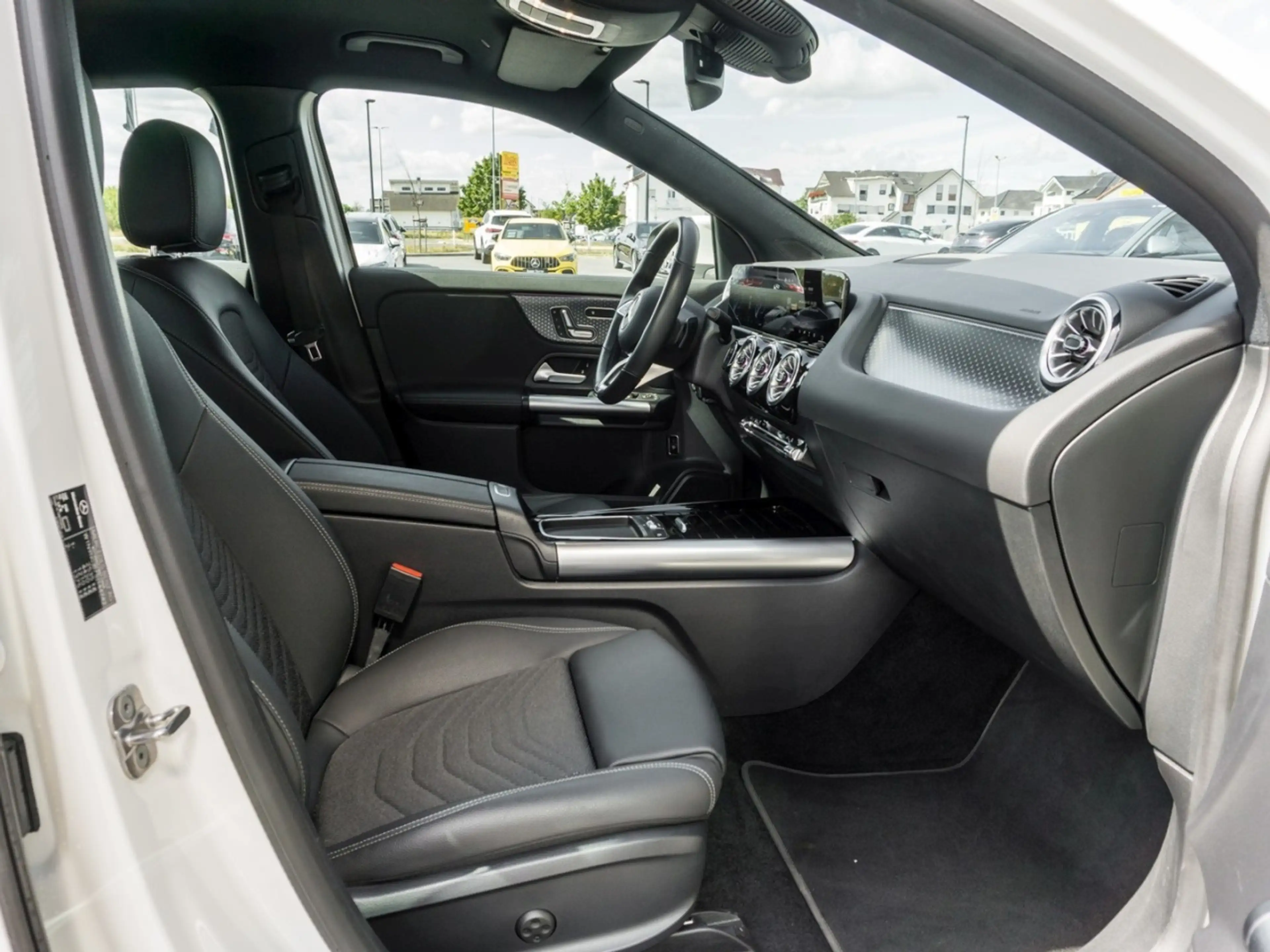 Mercedes-Benz EQA 300 4M Progressive EasyPack Navi Kamera SHZ — photo 9